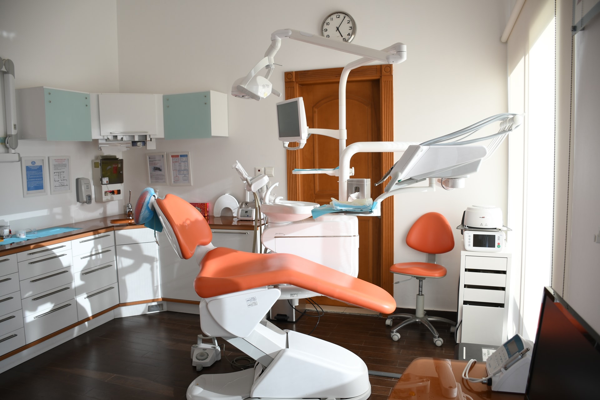 Podstawowe wyposażenie gabinetów stomatologicznych