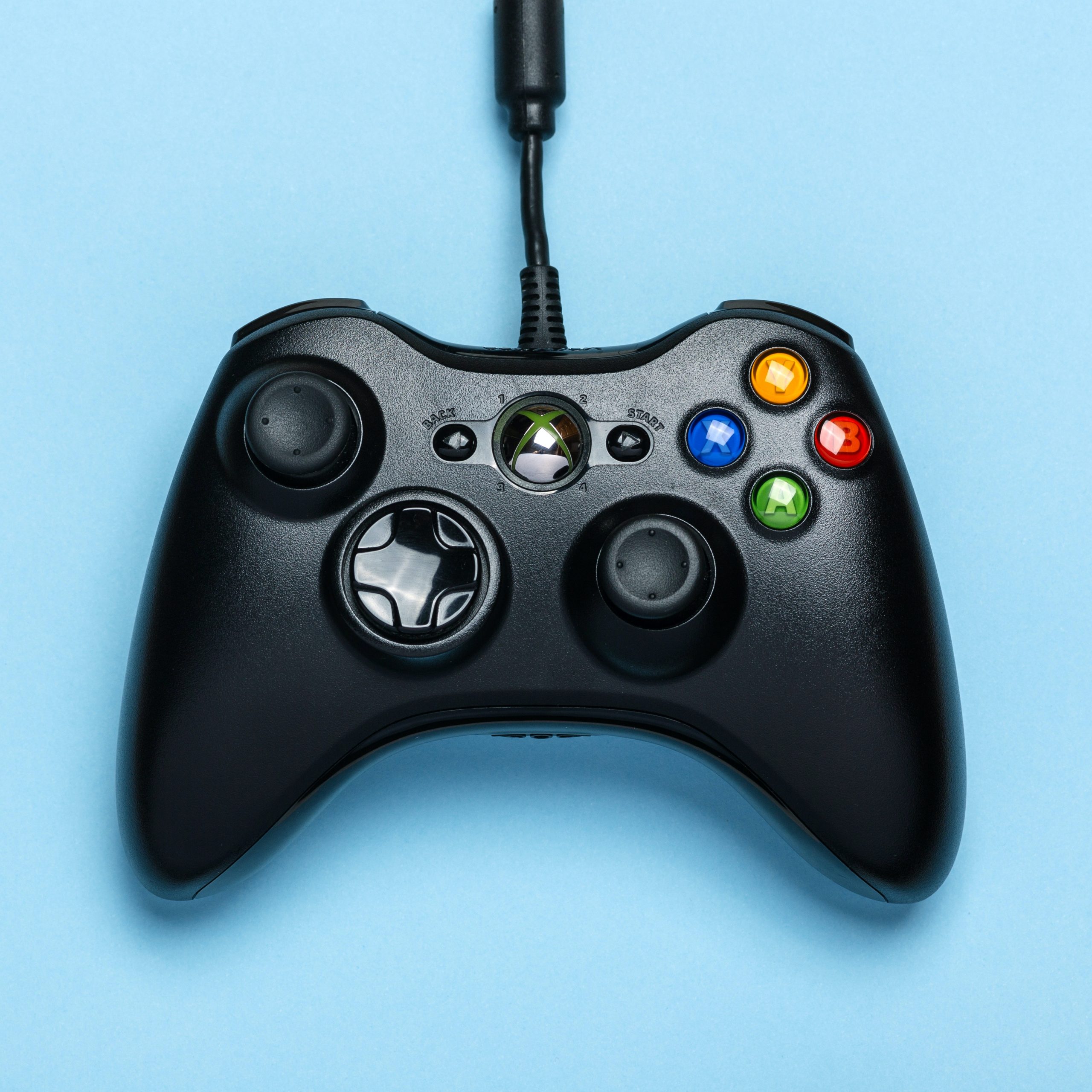 Xbox kontra PlayStation – co na ten moment bardziej się opłaca?